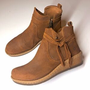 Born Women's Vaughn Round Toe Regular Ankle Booties Size - 10 M